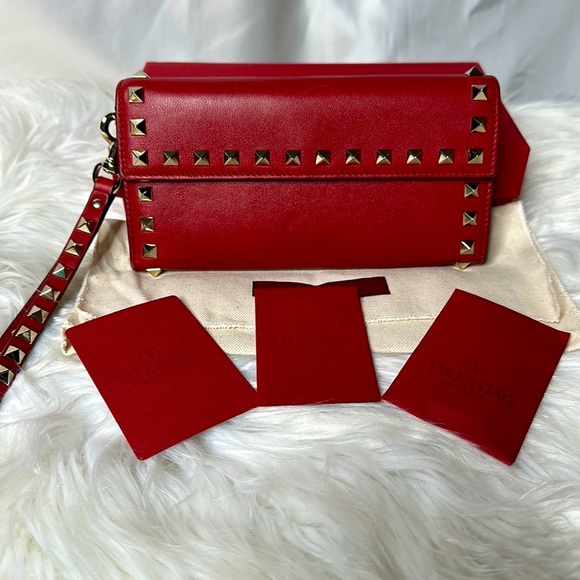 Valentino Handbags - ❤️❤️SOLD❤️❤️Valentino wristlet wallet